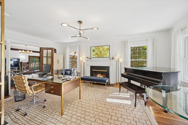 176 Riverside Road, Riverside, IL 60546