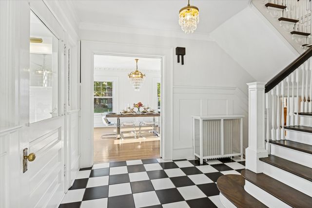 176 Riverside Road, Riverside, IL 60546