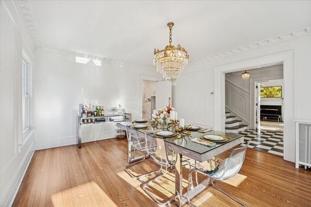 176 Riverside Road, Riverside, IL 60546