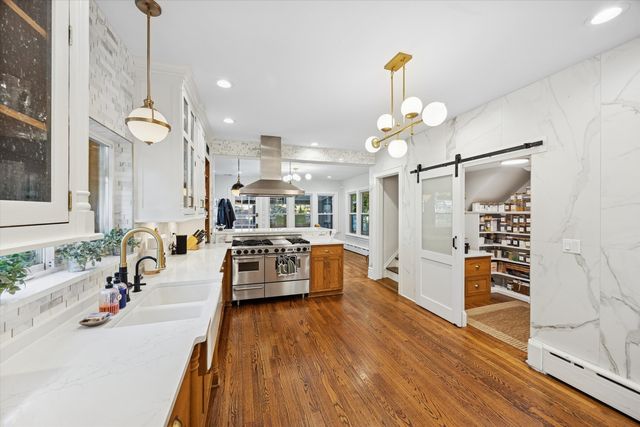 176 Riverside Road, Riverside, IL 60546