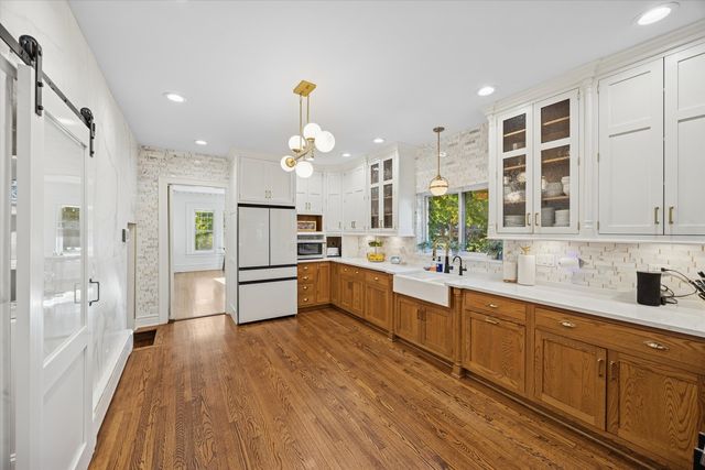 176 Riverside Road, Riverside, IL 60546