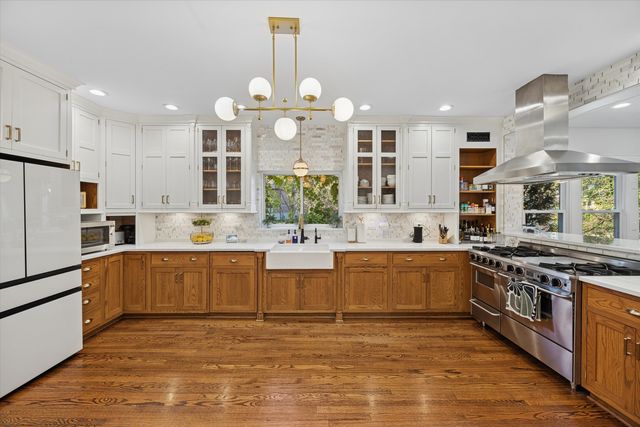 176 Riverside Road, Riverside, IL 60546