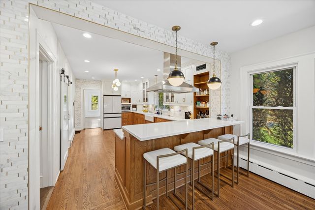 176 Riverside Road, Riverside, IL 60546