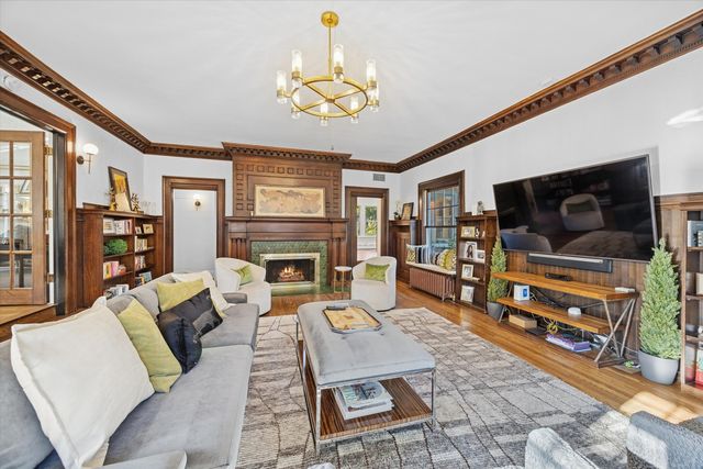 176 Riverside Road, Riverside, IL 60546