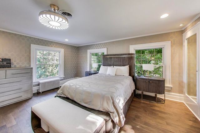 176 Riverside Road, Riverside, IL 60546