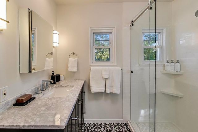 176 Riverside Road, Riverside, IL 60546