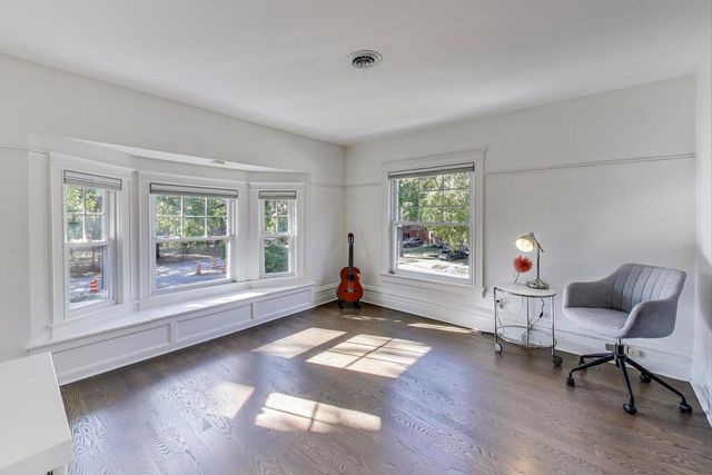 176 Riverside Road, Riverside, IL 60546