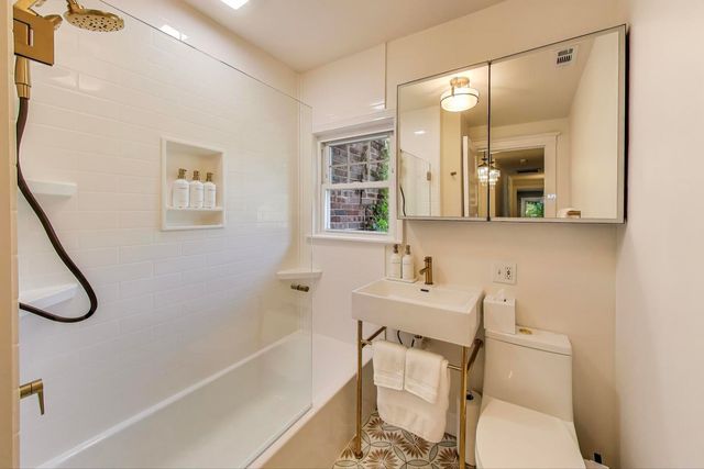 176 Riverside Road, Riverside, IL 60546