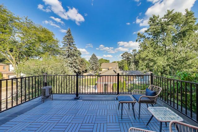 176 Riverside Road, Riverside, IL 60546