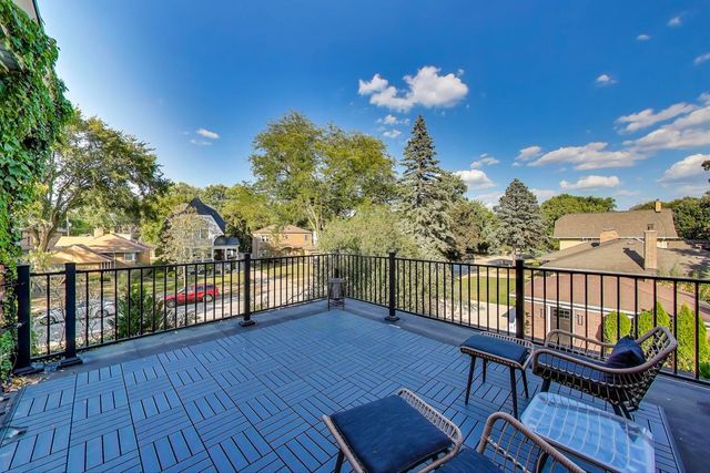 176 Riverside Road, Riverside, IL 60546