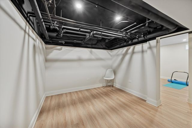 176 Riverside Road, Riverside, IL 60546