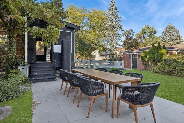 176 Riverside Road, Riverside, IL 60546