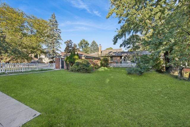 176 Riverside Road, Riverside, IL 60546