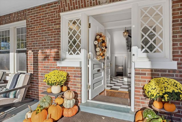 176 Riverside Road, Riverside, IL 60546