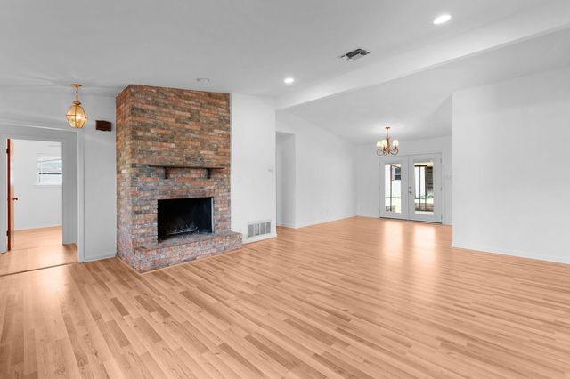 2025 Forest TRL, Kingsland, TX 78639