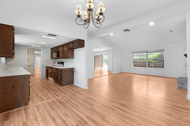 2025 Forest TRL, Kingsland, TX 78639