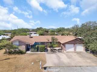 2025 Forest TRL, Kingsland, TX 78639
