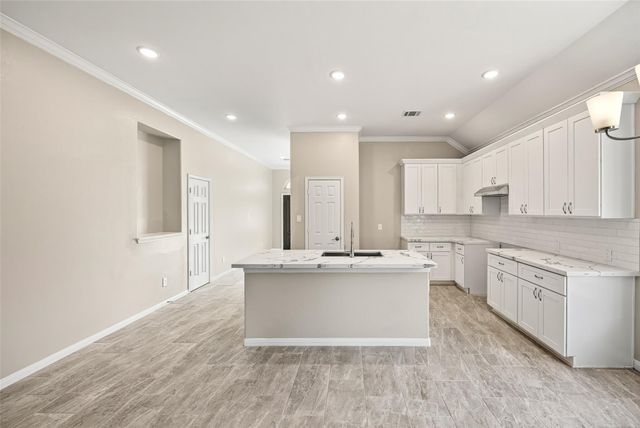 710 Hackberry Street, La Marque, TX 77568