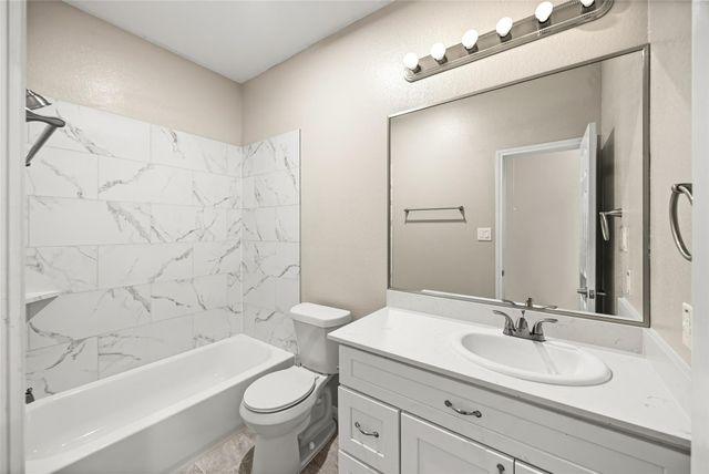 710 Hackberry Street, La Marque, TX 77568