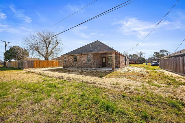 710 Hackberry Street, La Marque, TX 77568