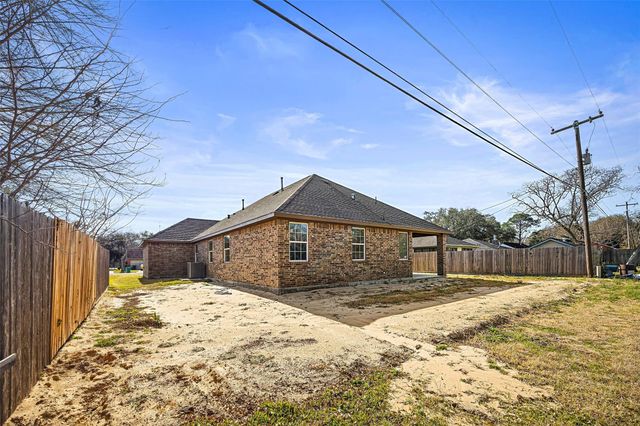 710 Hackberry Street, La Marque, TX 77568
