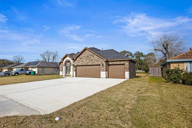 710 Hackberry Street, La Marque, TX 77568