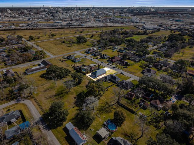 710 Hackberry Street, La Marque, TX 77568