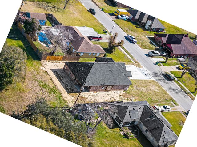 710 Hackberry Street, La Marque, TX 77568