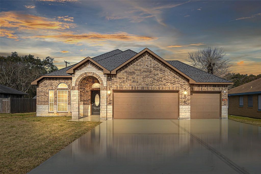 710 Hackberry Street, La Marque, TX 77568