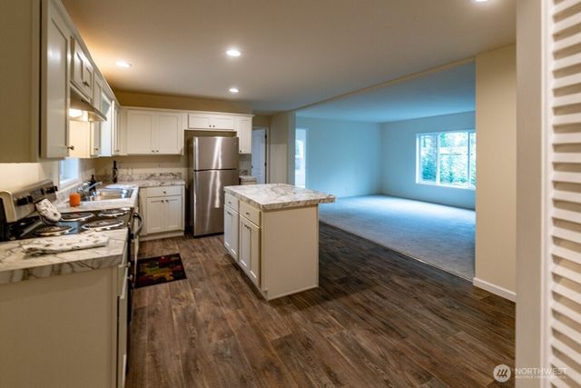 281 NE Snowcap Drive, Tahuya, WA 98588