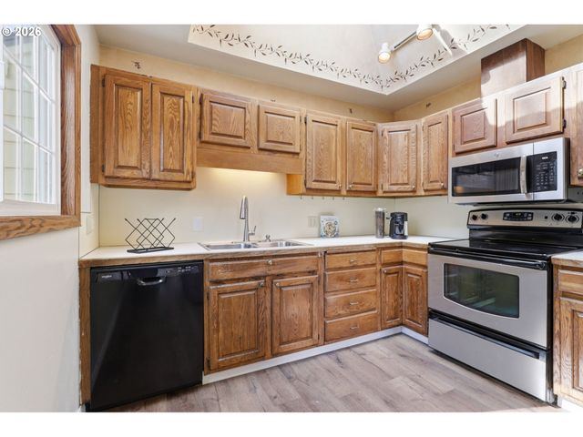 11610 Ne FREMONT Ct, Portland, OR 97220