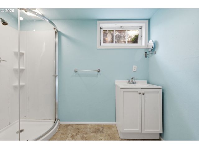 11610 Ne FREMONT Ct, Portland, OR 97220