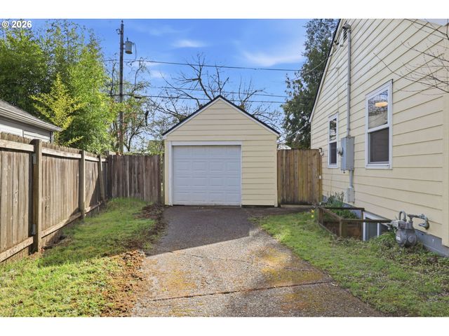 11610 Ne FREMONT Ct, Portland, OR 97220