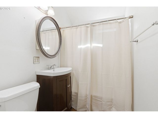 11610 Ne FREMONT Ct, Portland, OR 97220