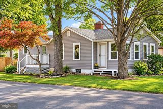 1960 MAPLE AVE, Croydon, PA 19021