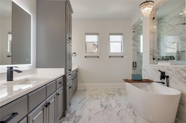 802 Crestone Stream DR, Lakeway, TX 78738