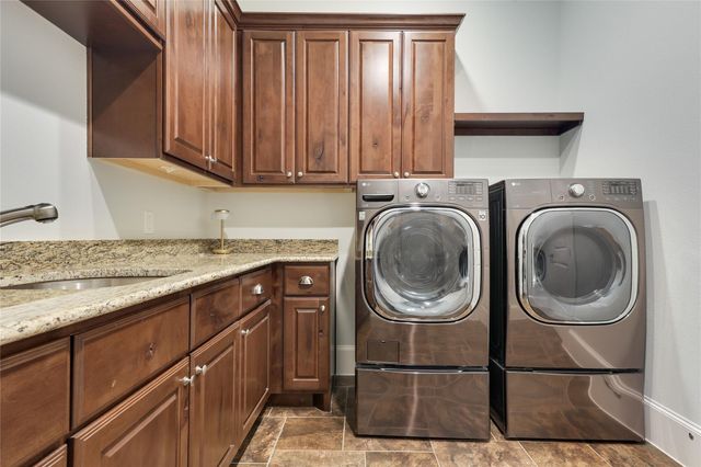 802 Crestone Stream DR, Lakeway, TX 78738