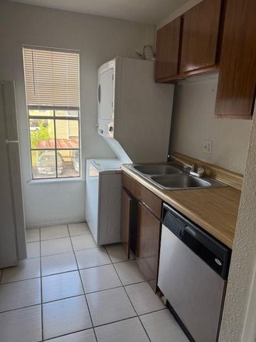 8323 Wilcrest Dr 8004, Houston, TX 77072