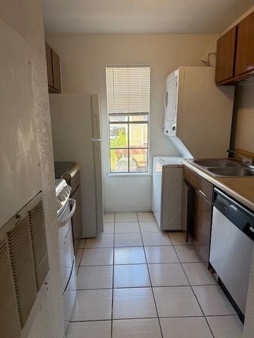 8323 Wilcrest Dr 8004, Houston, TX 77072