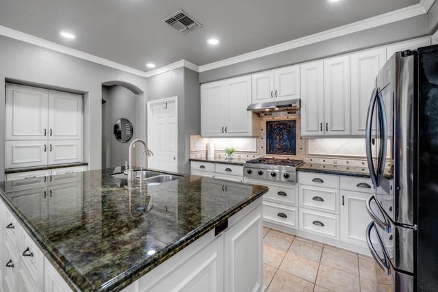 3240 Shelter Cove Ln, Elk Grove, CA 95758