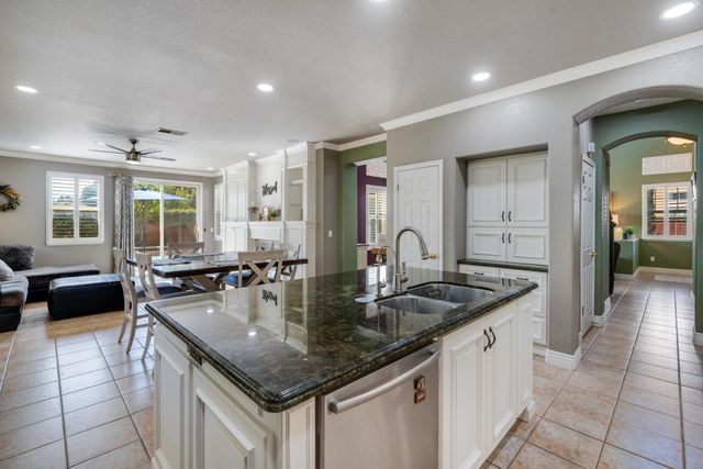 3240 Shelter Cove Ln, Elk Grove, CA 95758