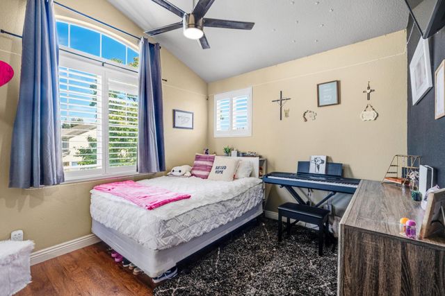 3240 Shelter Cove Ln, Elk Grove, CA 95758
