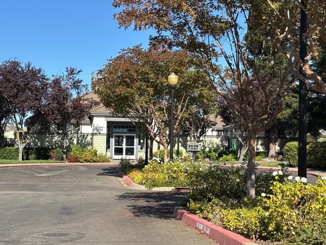 3240 Shelter Cove Ln, Elk Grove, CA 95758