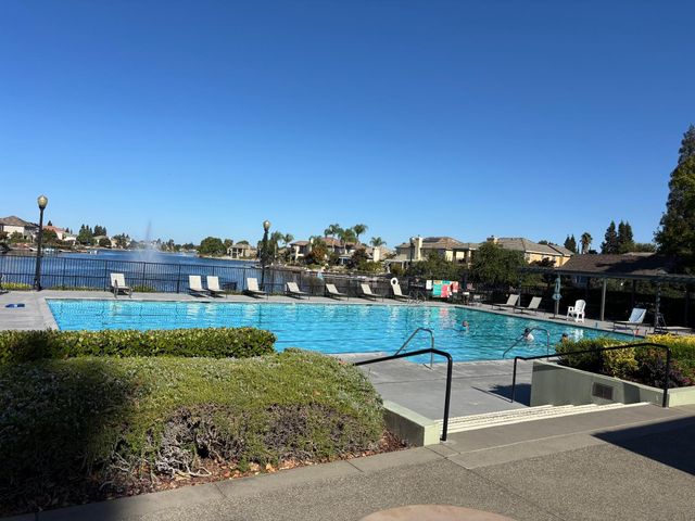 3240 Shelter Cove Ln, Elk Grove, CA 95758