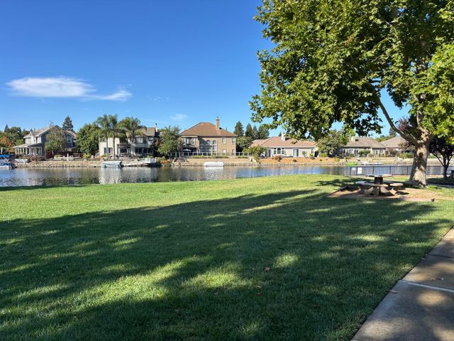 3240 Shelter Cove Ln, Elk Grove, CA 95758