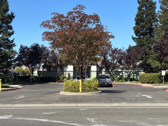 3240 Shelter Cove Ln, Elk Grove, CA 95758