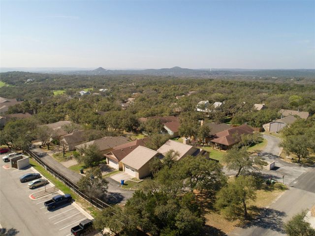 9 Villa Meadow W, Wimberley, TX 78676