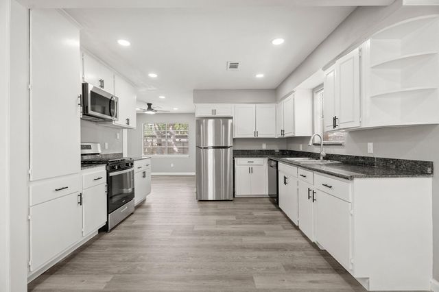 2707 Mount Vernon Drive, Dickinson, TX 77539