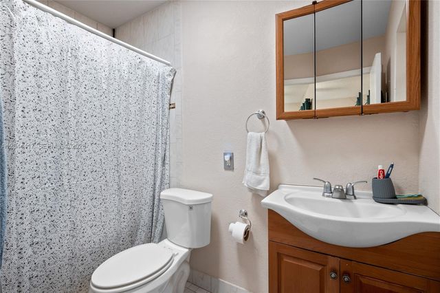 5631 NW 174th Dr, Miami Gardens, FL 33055