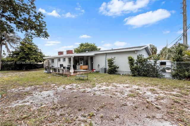 5631 NW 174th Dr, Miami Gardens, FL 33055